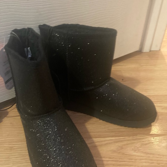 Black sparkly, size 4 boots for kids, from wonder nation. - Picture 2 of 3